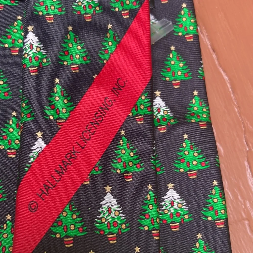 Hallmark Christmas tree tie